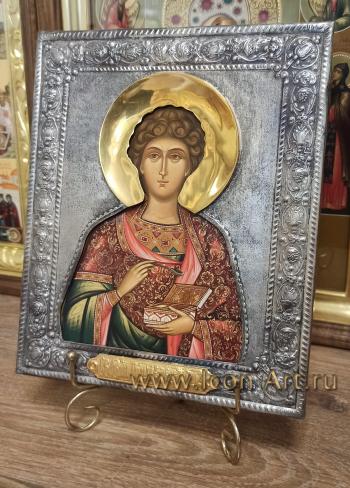 Икона святого целителя Пантелеимона