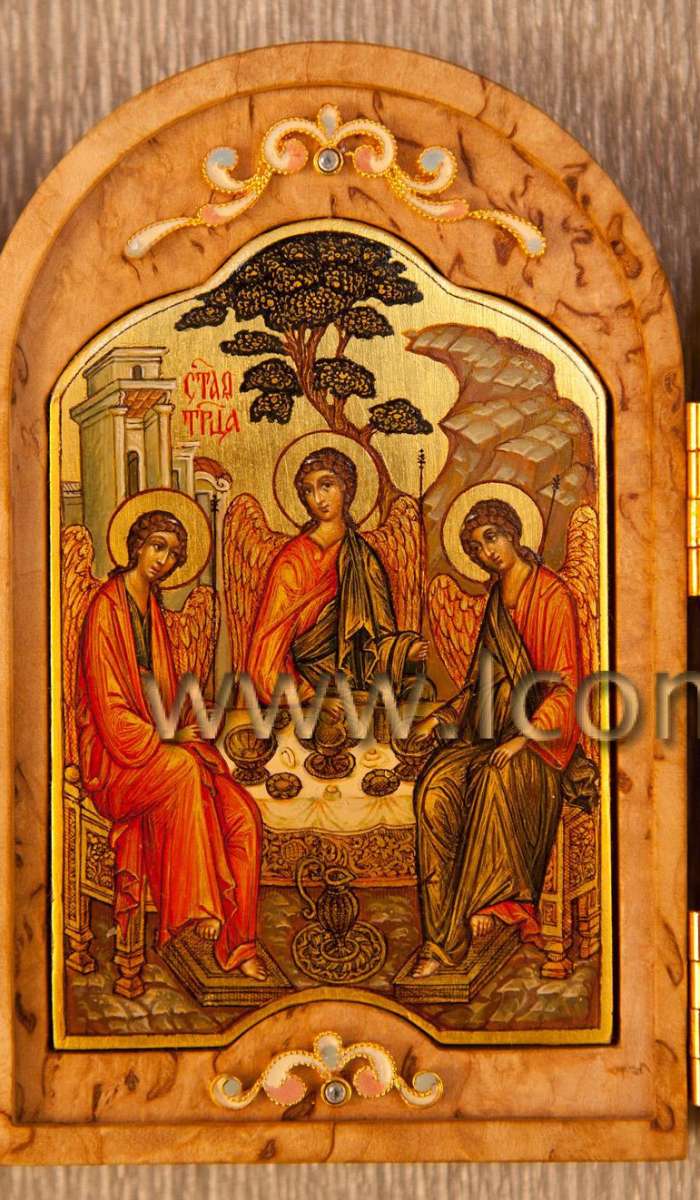 Фото: Скаладень из карельской березы со Святой Троицей, Пресвятой Богородицей и Иоанном Предтечей