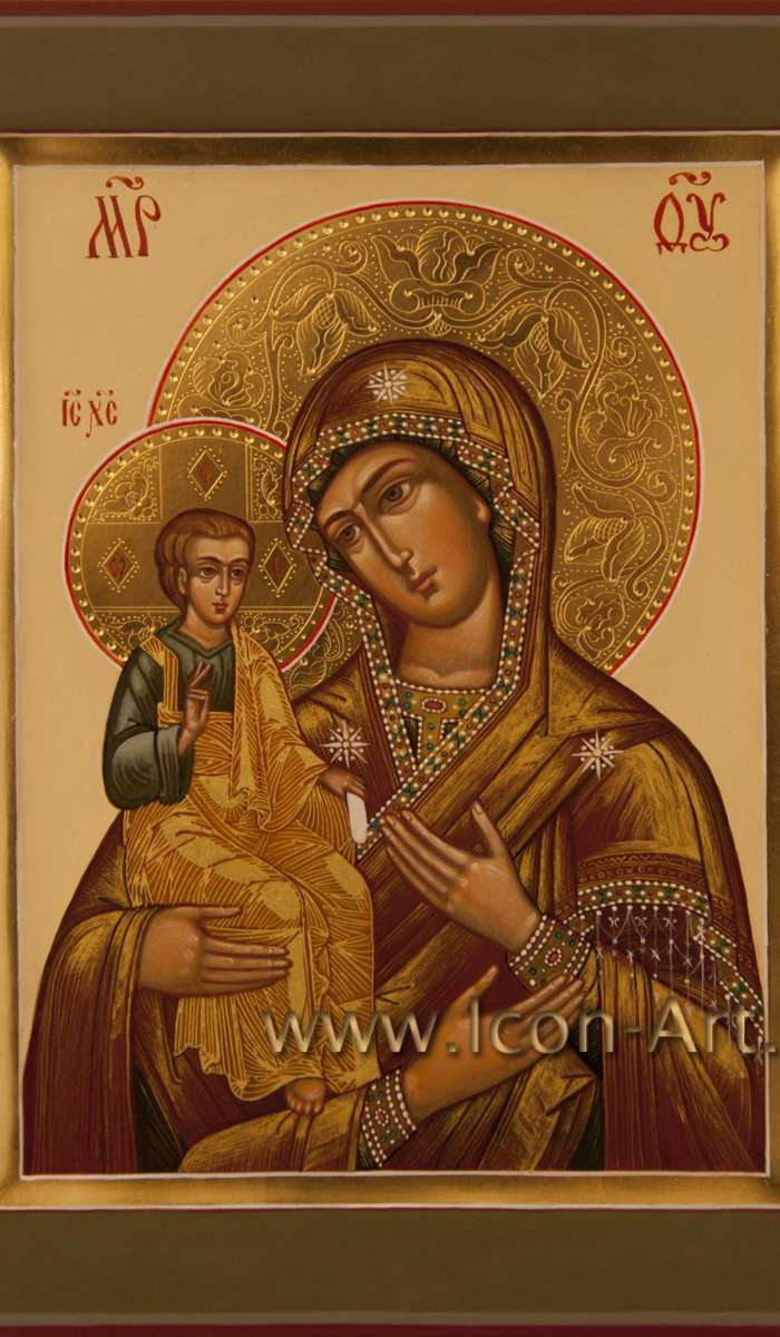 Фото: Икона Пресвятой Богородицы «Троеручица»