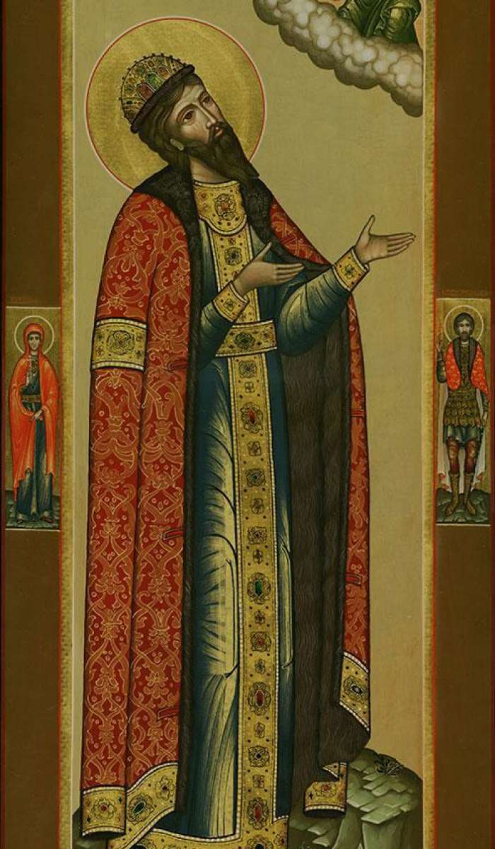 Фото: Святой князь Владислав Сербский. На полях иконы святая мц. Ирина и Александр Невский