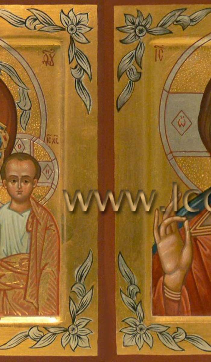 Фото: Венчальная пара с иконой Божией Матери «Казанская»