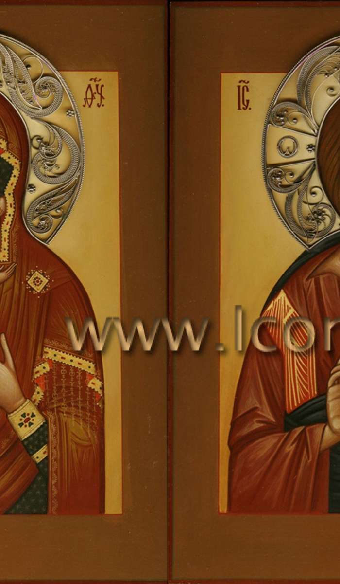 Фото: Венчальная пара с иконой Божией Матери «Федоровская»