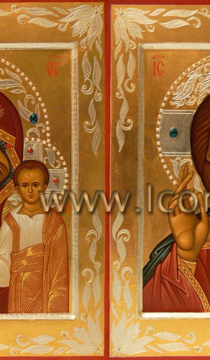 Фото: Венчальная пара с иконой Божией Матери «Казанская»