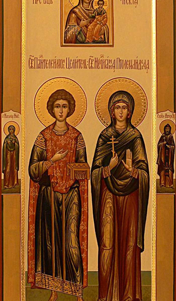 Фото: Святой мч. и Целитель Пантелеимон и святая мц. Иулиания Птолеамидская. Образ Пресвятой Богородицы «Смоленская». На полях иконы: святая Наталия Никомидийская и святой Игорь Черниговский