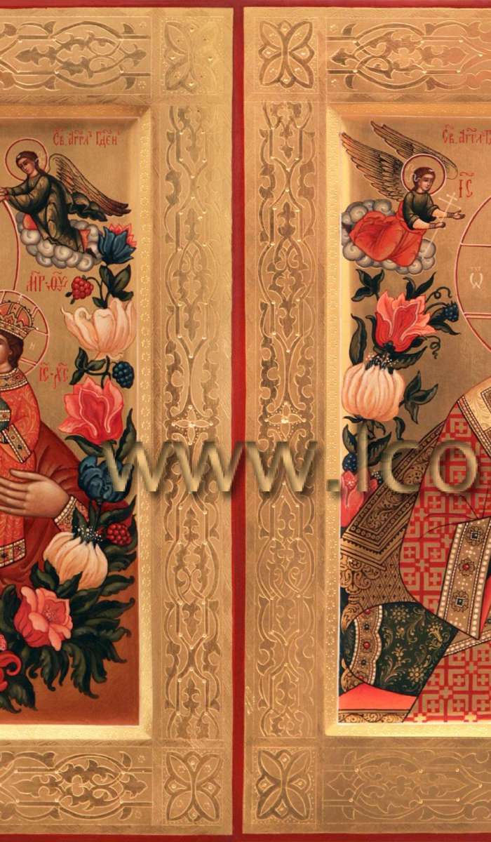 Фото: Венчальная пара с иконой «Иисус Великий Архиерей» и «Неувядаемый Цвет»