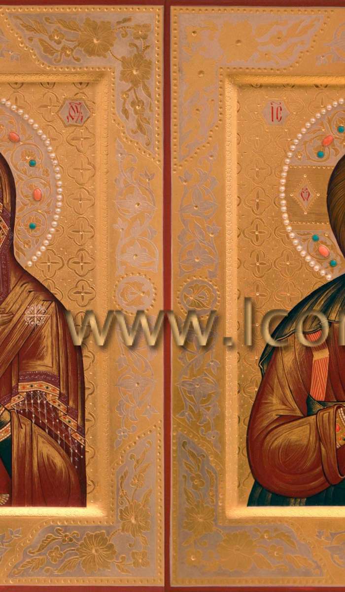 Фото: Венчальная пара с иконой Божией Матери «Владимирская»