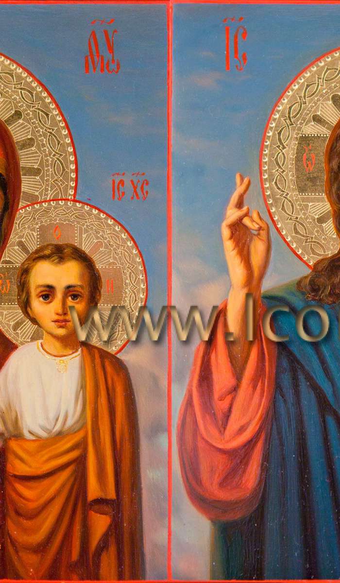 Фото: Венчальная пара с иконой Божией Матери «Казанская»