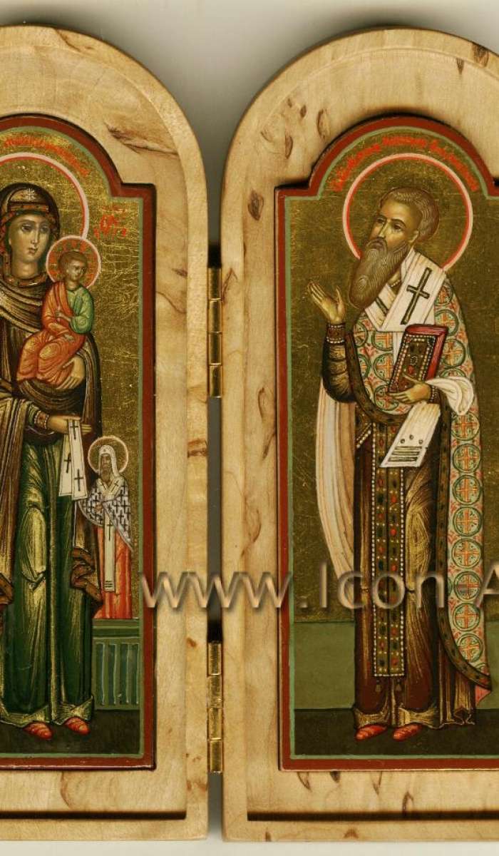 Фото: Скаладень из карельской березы с Божией Матерью Максимовской и святым митрополитом Максимом Киевским и Владимирским