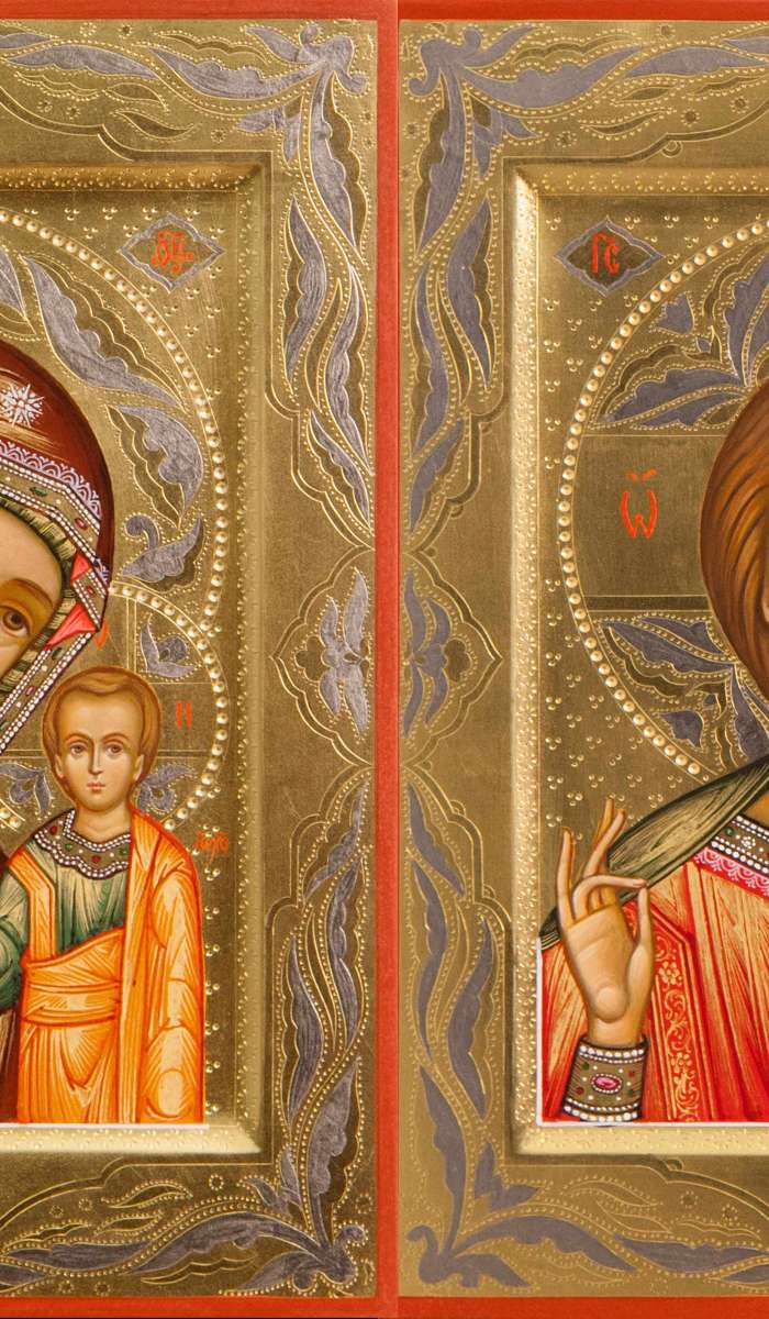 Фото: Венчальная пара с иконой Богородицы «Казанская»