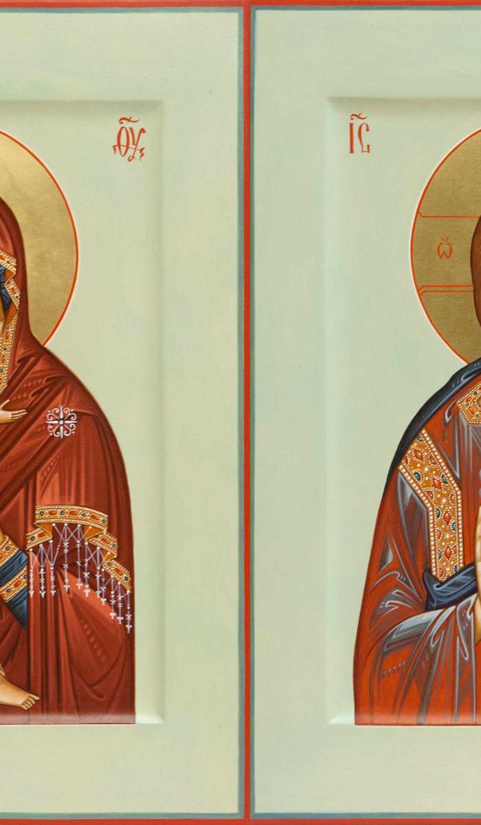 Фото: Венчальная пара с иконой Богородицы «Владимирская»