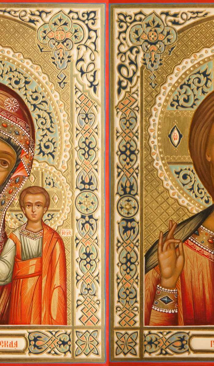 Фото: Венчальная пара с иконой Богородицы «Казанская»