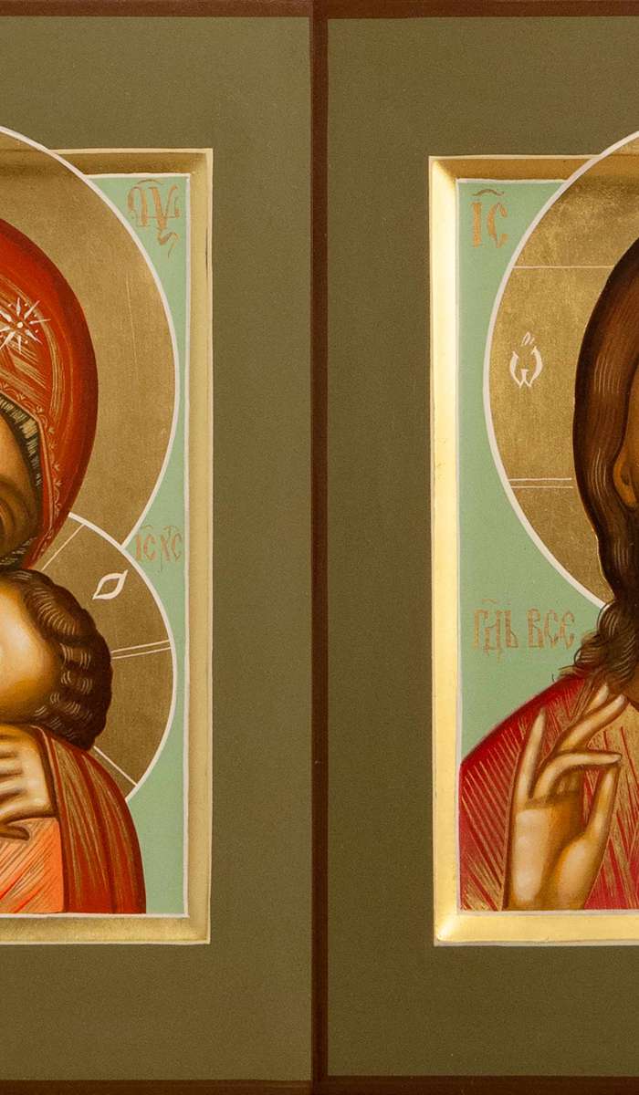 Фото: Венчальная пара с иконой Богородицы «Корсунская»