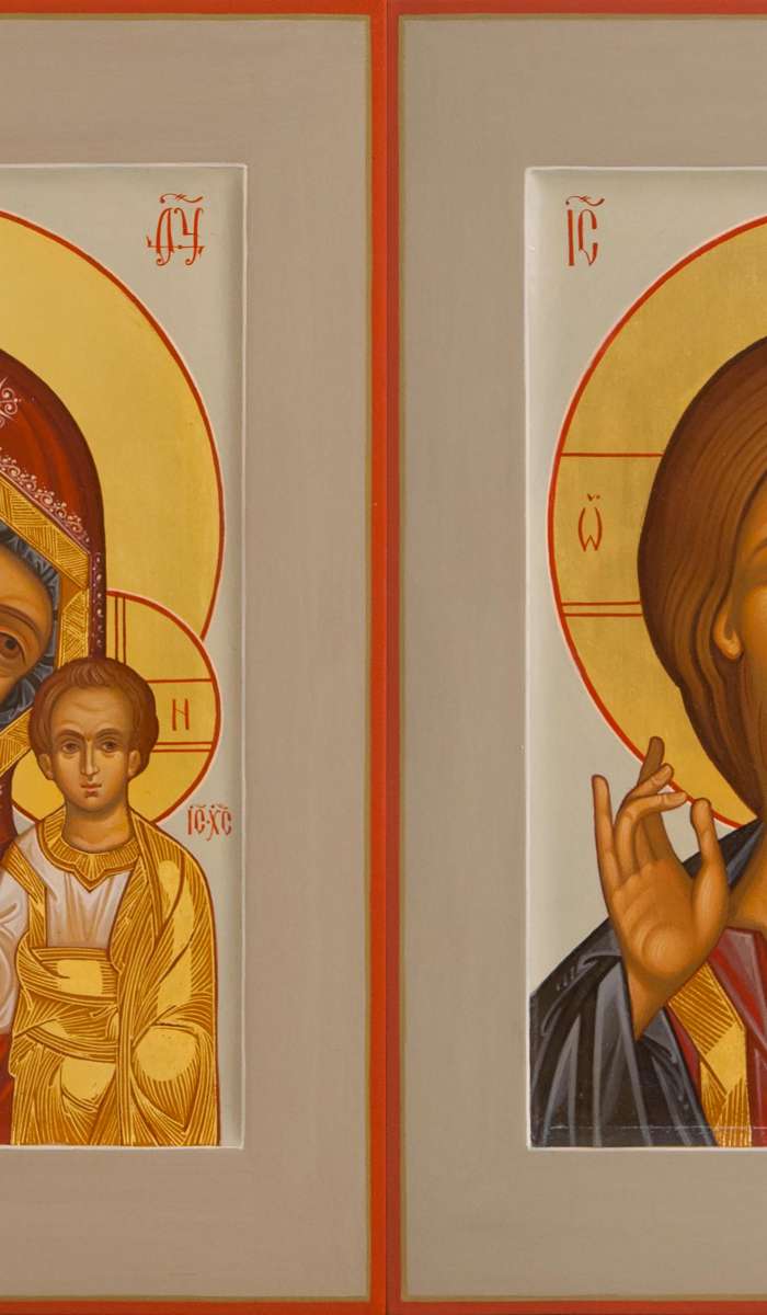 Фото: Венчальная пара с иконой Богородицы «Казанская»