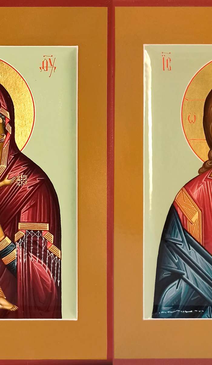 Фото: Венчальная пара с иконой Богородицы «Владимирская»