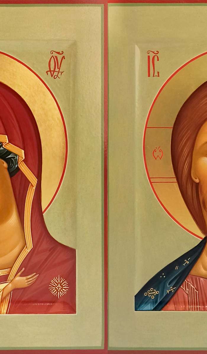 Фото: Венчальная пара с иконой Богородицы «Игоревская»