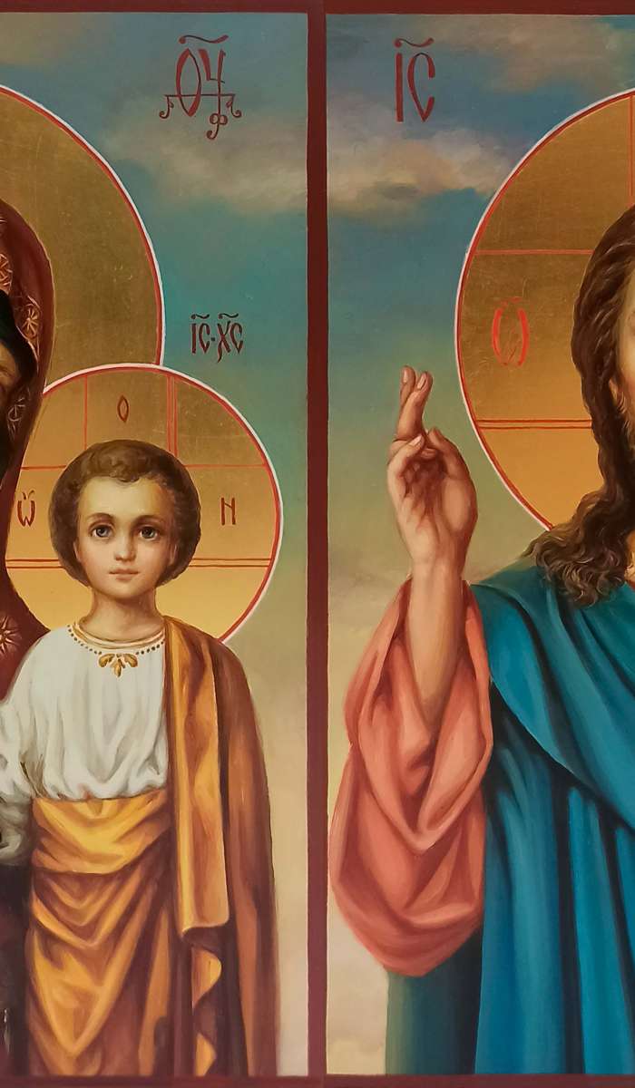 Фото: Венчальная пара с иконой Богородицы «Казанская»