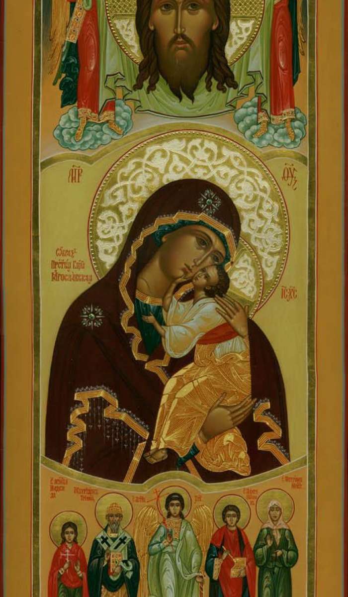 Фото: Семейная икона. Нерукотворный Образ, Образ Пресвятой Богородицы «Ярославская», святая мц. Надежда, святой Спиридон Тримифунтский, святой Ангел Хранитель, святой мч. Пантелеимон и святая Матрона Московская.