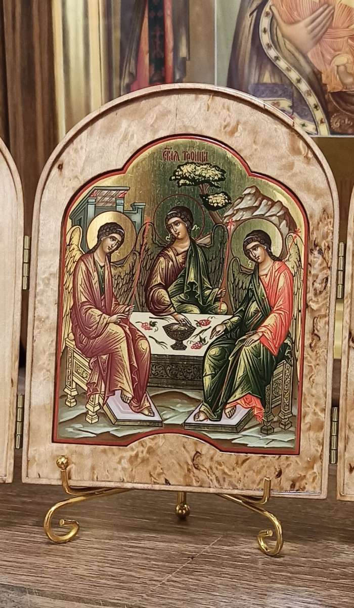 Фото: Складень из карельской березы. Пресвятая Троица, Святые Матрона Московская и Николай Чудотворец