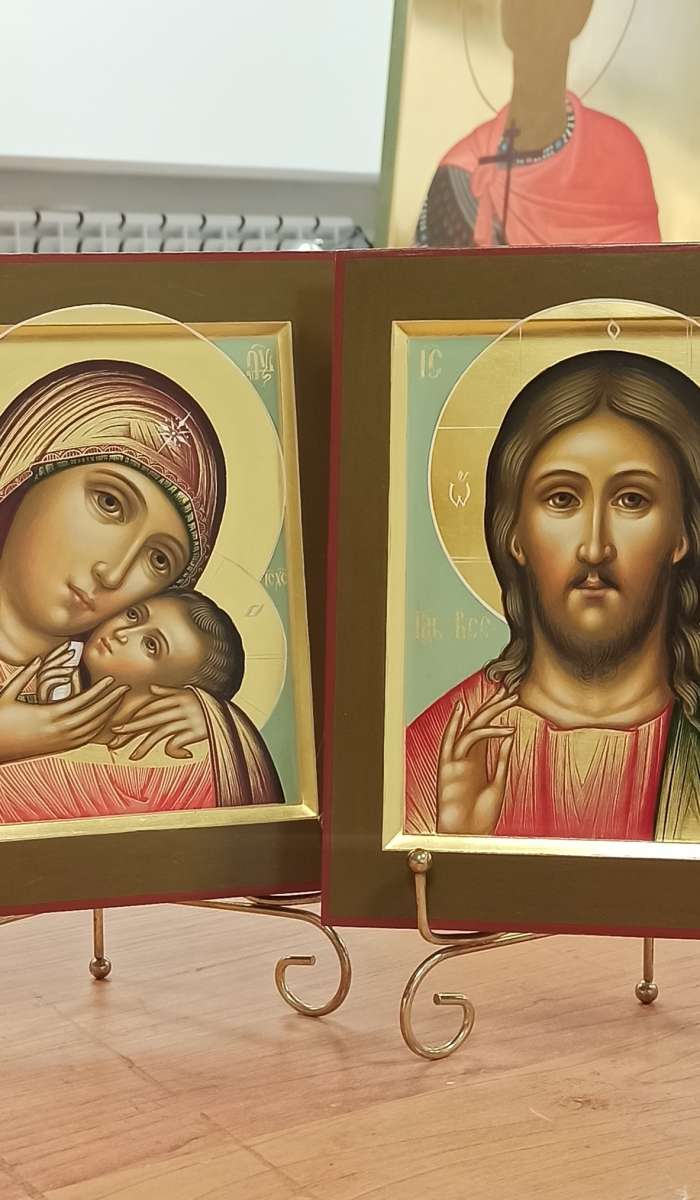 Фото: Венчальные иконы Пресвятая Богородица Корсунская и Господь Вседержитель