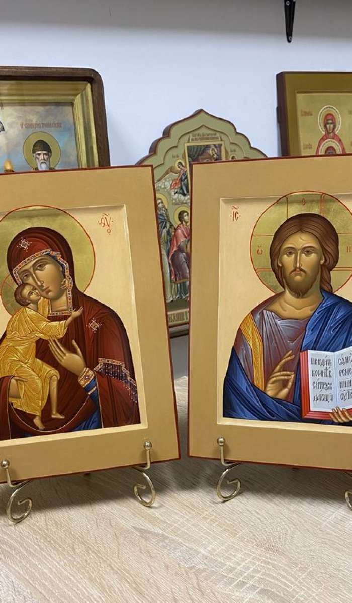Фото: Венчальные иконы Пресвятая Богородица Феодоровская и Господь Вседержитель