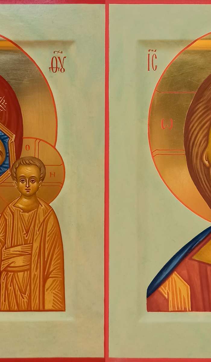 Фото: Венчальная пара с иконой Богороидцы "Казанская"