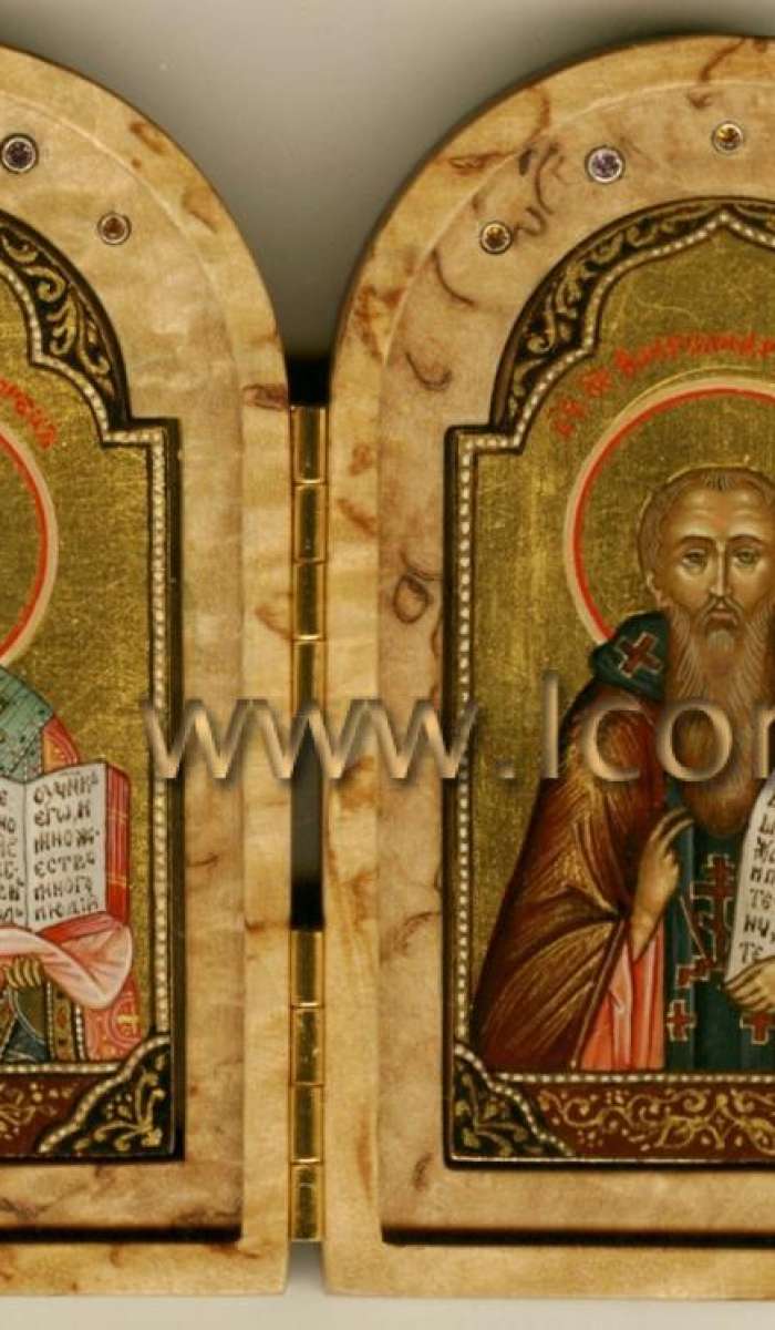 Фото: Складень из карельской березы с Николаем Чудотворцем и Александром Константинопольским.