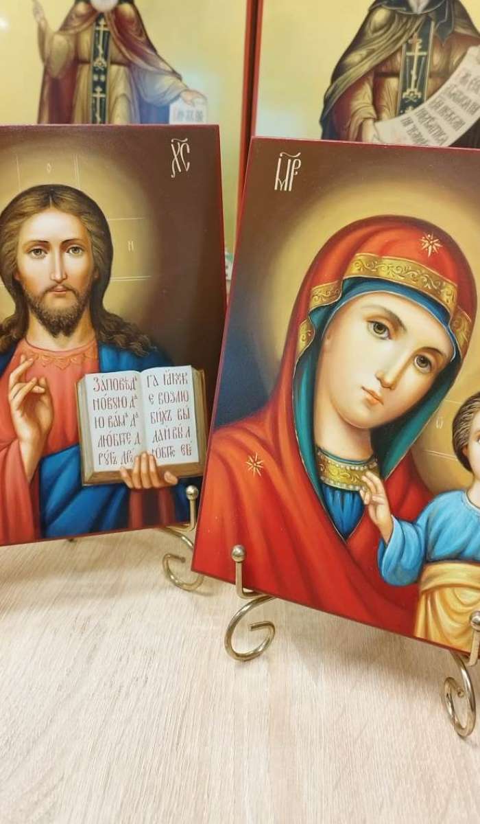 Фото: Венчальные иконы Пресвятая Богородица Казанская и Господь Вседержитель