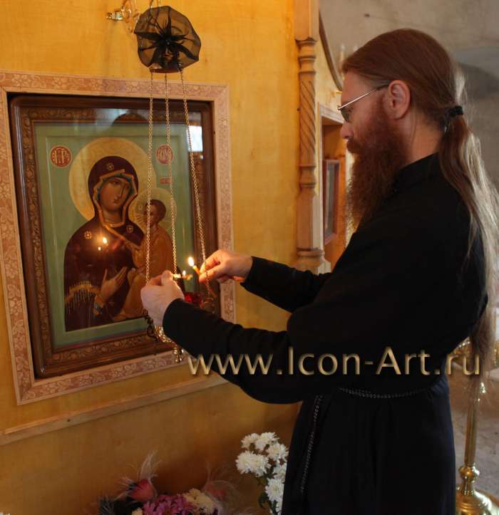 Фото: Тихвинская икона Богоматери