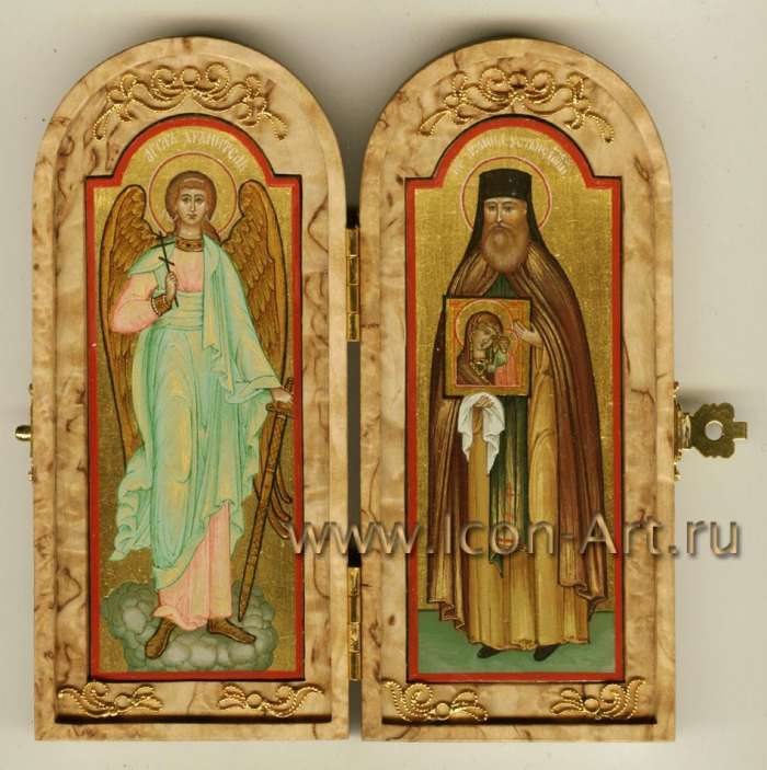 Фото: Скаладень из карельской березы с прп. Леонидом Устьнедумским и Ангелом Хранителем