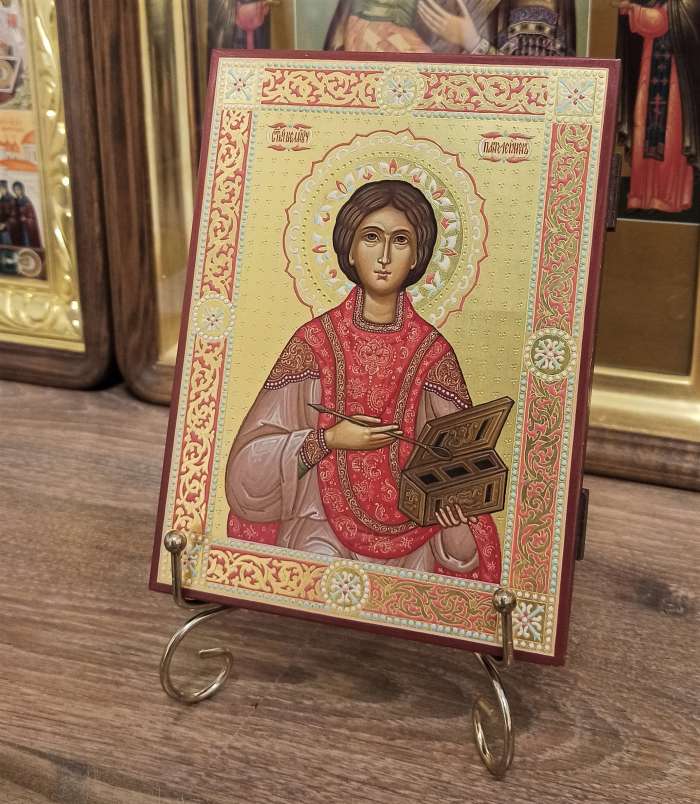 Фото: Икона святого целителя Пантелеимона