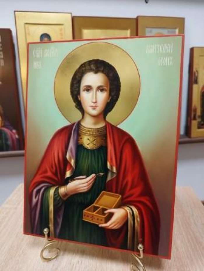 Фото: Икона великомученика и целителя Пантелеимон 