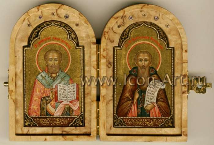 Фото: Складень из карельской березы с Николаем Чудотворцем и Александром Константинопольским.